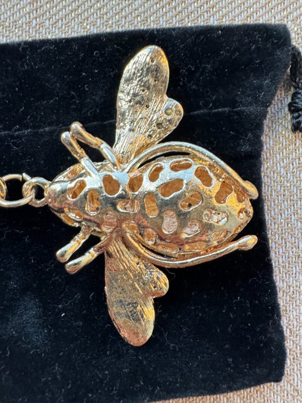 Beautiful Rhinestone Bee Key Ring - Picture 4 of 5